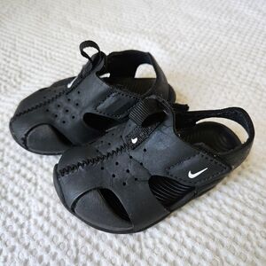 Nike Toddler Sandals. Size 4C